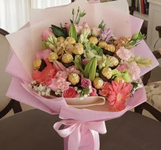 Blush Bloom Chocolate Delight Bouquet