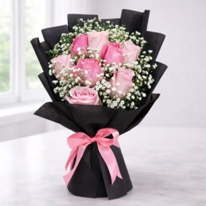 Elegant bouquet of pink roses