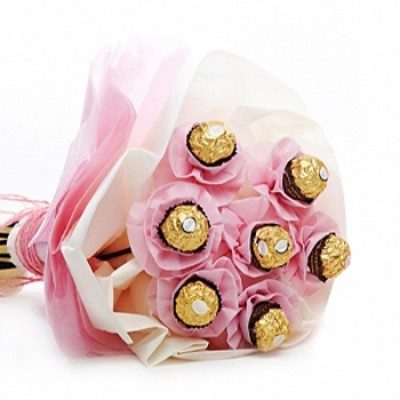 hand bouquet of 16pcs ferrero rochers chocolates wrapped with pink paper
