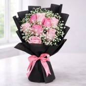 Elegant bouquet of pink roses